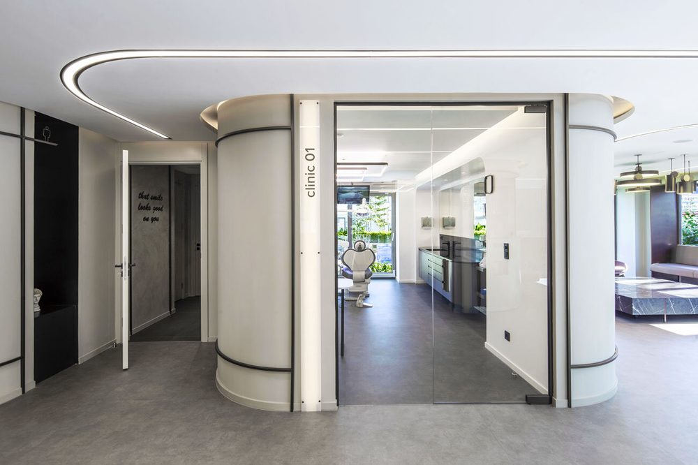 Switchable glass partition in a clinic